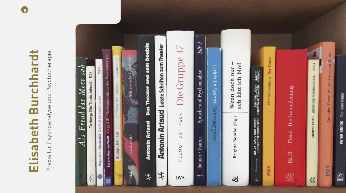 Bücherregal in der Praxis